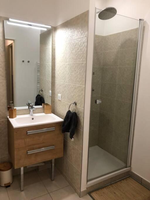 Brand New 1 Bedroom Flat With Parking- 5 Min Paris Pte De Versailles Иси-ле-Мулино Екстериор снимка