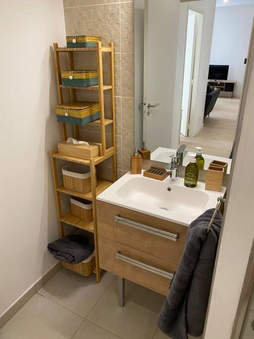 Brand New 1 Bedroom Flat With Parking- 5 Min Paris Pte De Versailles Иси-ле-Мулино Екстериор снимка